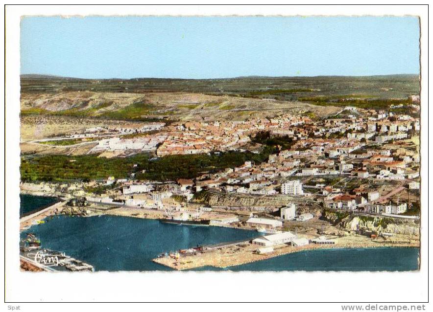 CPSM ALGERIE / MOSTAGANEM / VUE PANORAMIQUE AERIENNE DE LA VILLE ET LE PORT / COMBIER 5 A BIS /