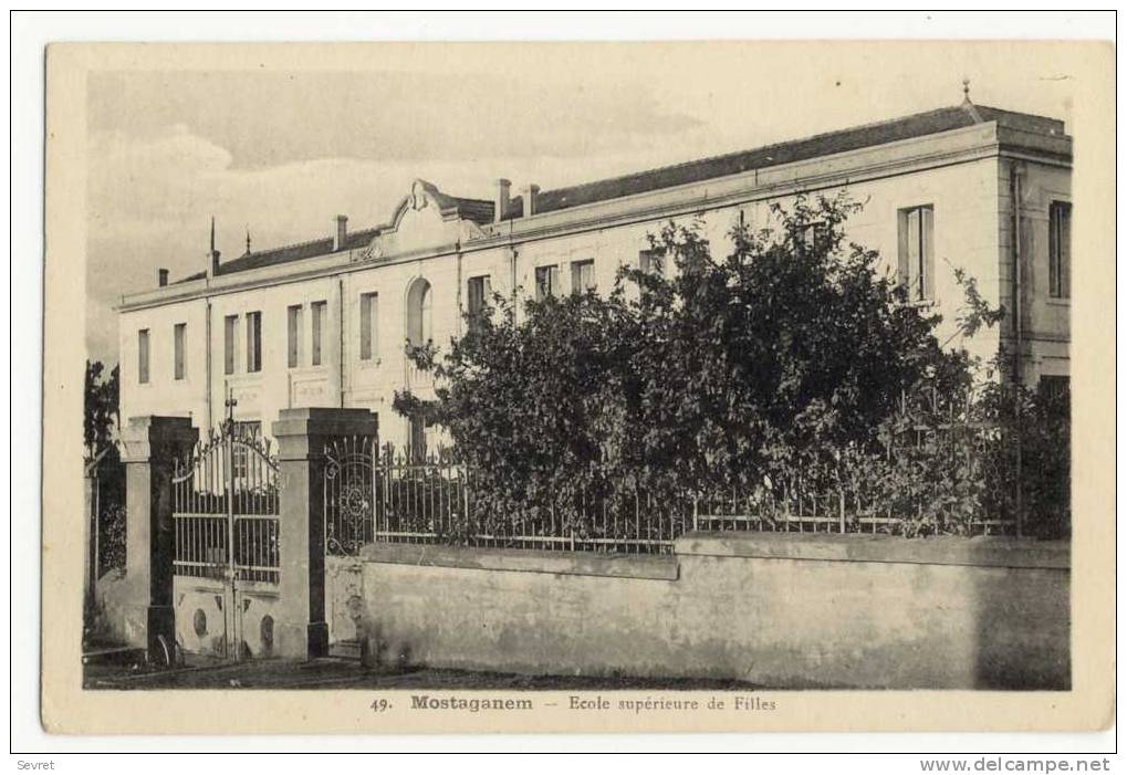 MOSTAGANEM. - Ecole Supérieure de Filles