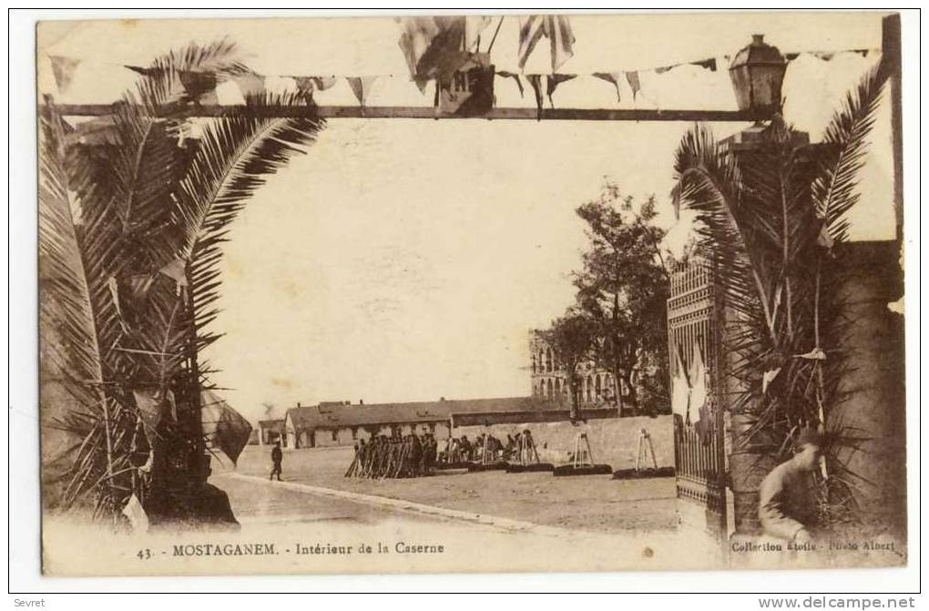 MOSTAGANEM. - Intérieur de la Caserne
