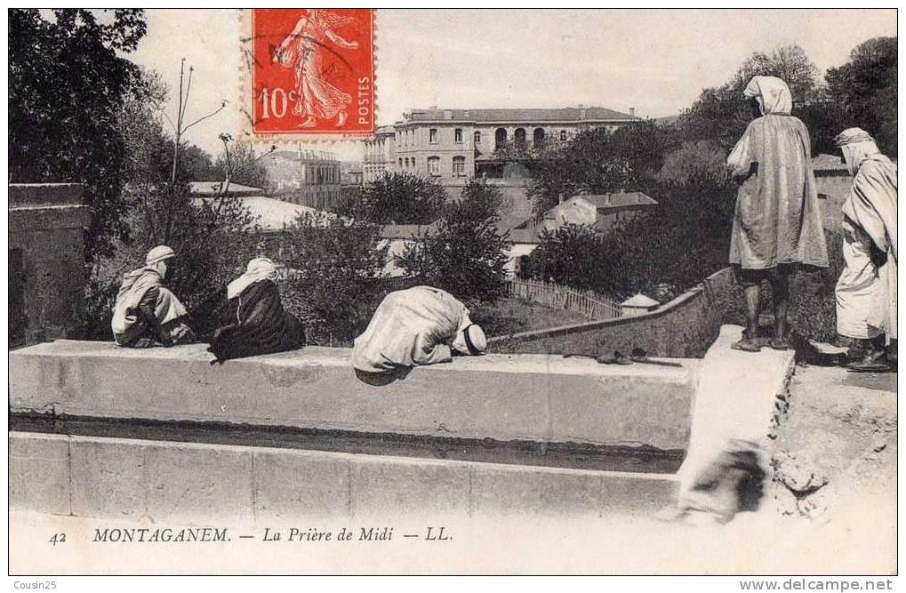 ALGERIE - MOSTAGANEM - La Prière du Midi