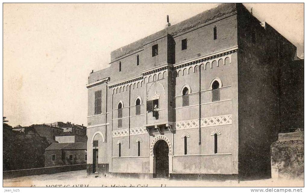 (z) CPA  Mostaganem maison du caid  (bonne etat )