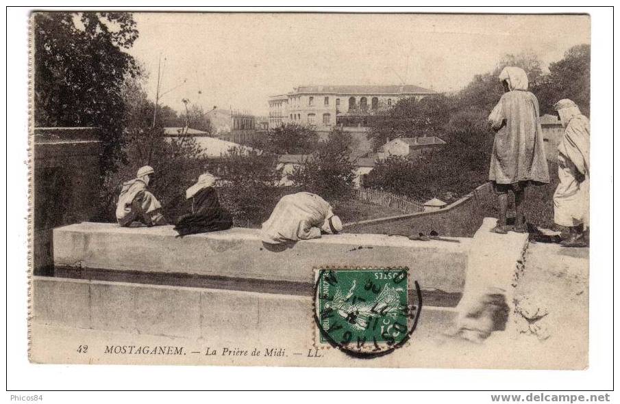 ALGERIE  MOSTAGANEM  La priere de midi .............. Mi171