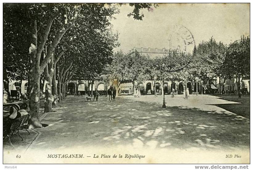 MOSTAGANEM -LA PLACE DE LA REPUBLIQUE