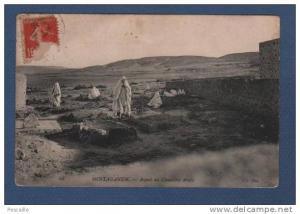ALGERIE - CP MOSTAGANEM - ASPECT DU CIMETIERE ARABE - ANIMATION - ND PHOT. - CIRCULEE