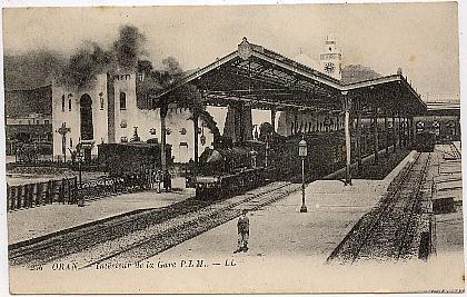 CPA Oran - Intérieur de la gare P.L.M. (Editeur LL N°256)