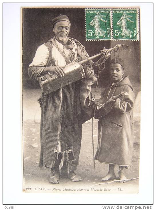 cpa, très belle vue, gros plan animé, Oran, nègre musiciens chantant Marache Bono