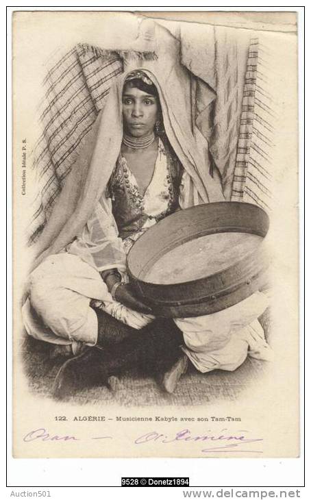 09528g MUSICIENNE KABYLE avec Tam-Tam - Oran - 1903