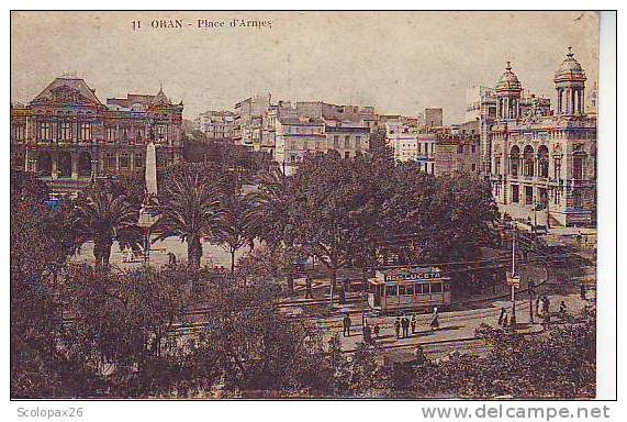 Place d'armes ORAN Algérie  animée avec tram