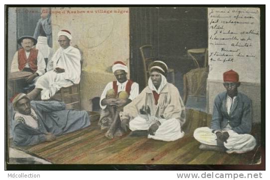 ALGERIE ORAN /  Groupe d'arabes au village nègre / couleur
