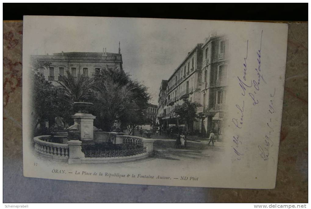 Oran - place de la république et la fontaine Aucour