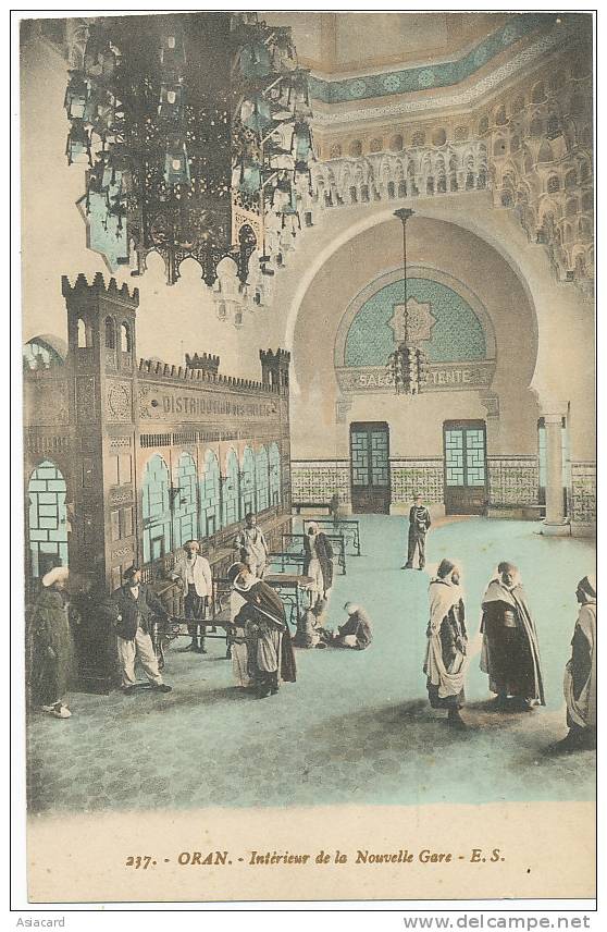 Oran 237 Interieur de la Nouvelle Gare colorisée E.S.