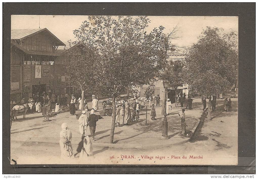 B  Algérie  - CPA  de  ORAN  -  Village  Nègre  ,  Marché  Place  du  Marché  ( Très  Très  Animée )