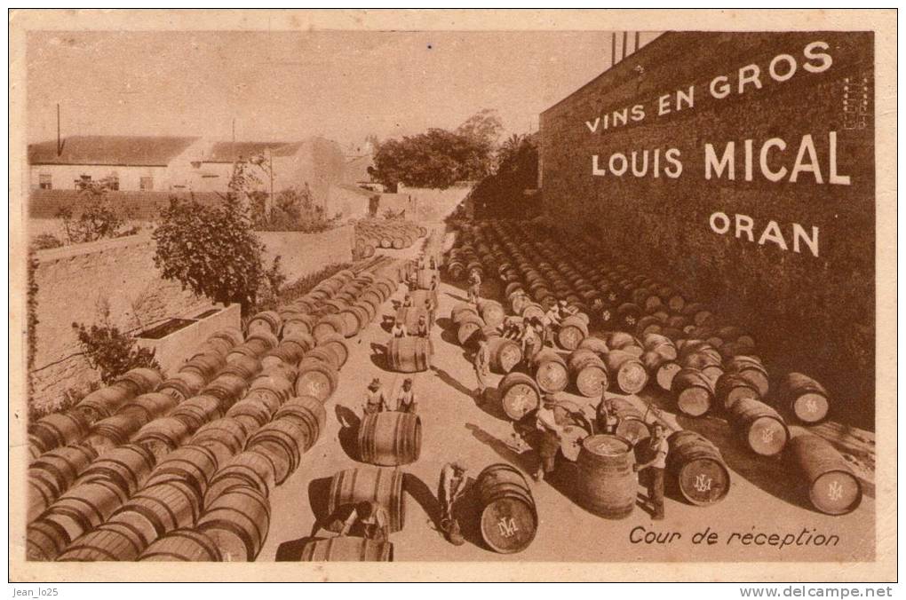 (PP)  CPA   Oran vin Louis Mical  cour de reception   (bonne etat)