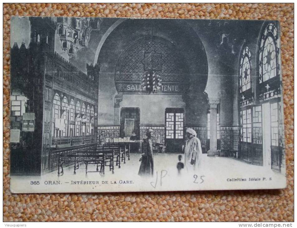 CPA Oran -  Photo intérieur de la gare - salle attente - achat immédiat