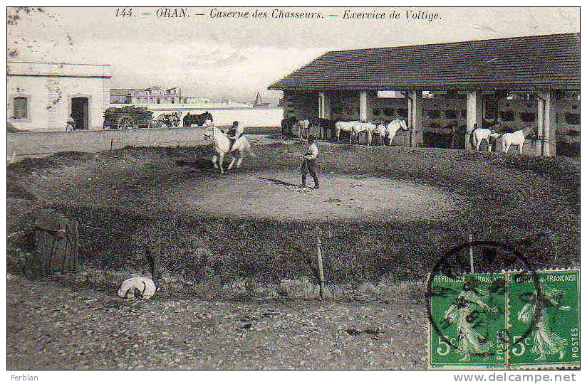 AFRIQUE. ALGERIE. ORAN. Caserne des Chasseurs. Vue sur L'Exercice de Voltige.