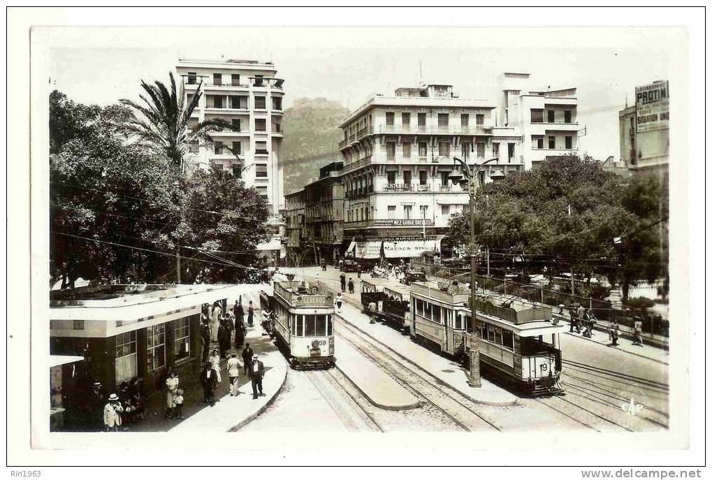 oran-place du maréchal Foch et la station des tramways