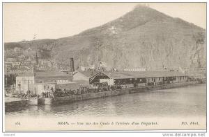 Oran 254 Vue sur les Quais a l arrivée d un Paquebot ND phot