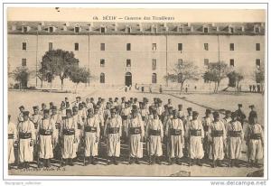 Sétif - Caserne des Tirailleurs - Beau plan Tirailleurs - CPA