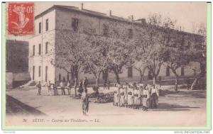 ALGERIE.SETIF.CASERNE DES TIRAILLEURS  cp décollé coin gauche et droit bas