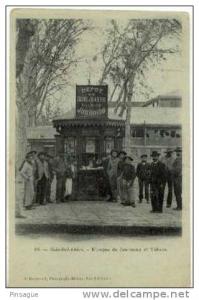 SIDI BEL ABBES  -  Kiosque de Jounaux et Tabac - carte trés animée- carte de 1900 , dos non divise