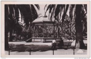 AFRIQUE,AFRICA,Algérie,ME RCIER LACOMBE EN 1951,SFIZEF,SFISSEF,sidi bel abbes,banc public,kiosque,rare