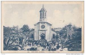 CPA ALGERIE SIDI BEL ABBES l' EGLISE Sortie de MESSE animée