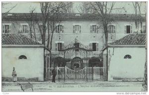 CPA ALGERIE SIDI BEL ABBES HOPITAL MILITAIRE Soldat devant la grille d' entrée