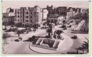 ALGERIE.SIDI BEL ABBES.LA PLACE CLEMENCEAU ET LE MONUMENT AUX MORTS