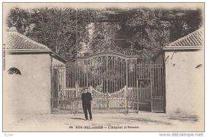 CPA ALGERIE SIDI BEL ABBES  Homme devant l' Entrée de l' HOPITAL Jolie Grille Fer Forgé