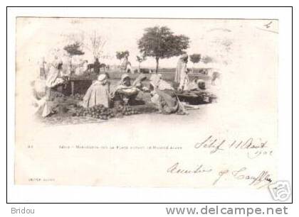 Algérie   SETIF   Marchands sur la place devant le marché