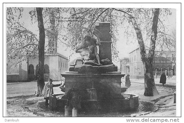 ALGERIE / FL / SETIF sous la neige, FONTAINE MONUMENTALE, Coll du grand bazar parisien, ANIMEE /**