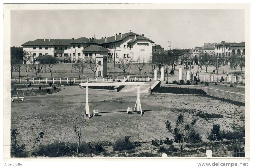 SETIF L'école supérieure de jeunes filles prise du parc des sports.