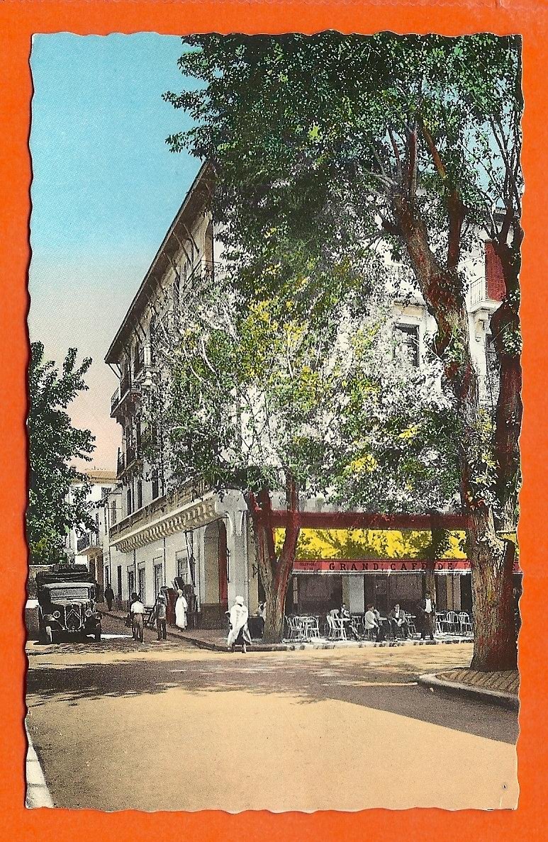 SETIF - Angle rue Saint Augustin et Avenue G. Clemenceau ( cpsm )