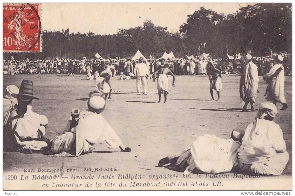 La Râââhbâ. Grande Lutte Indigène organisée sur le plateau Bugeaud en l'honneur du Marabout Sidi Bel Abbès - Légionnaire