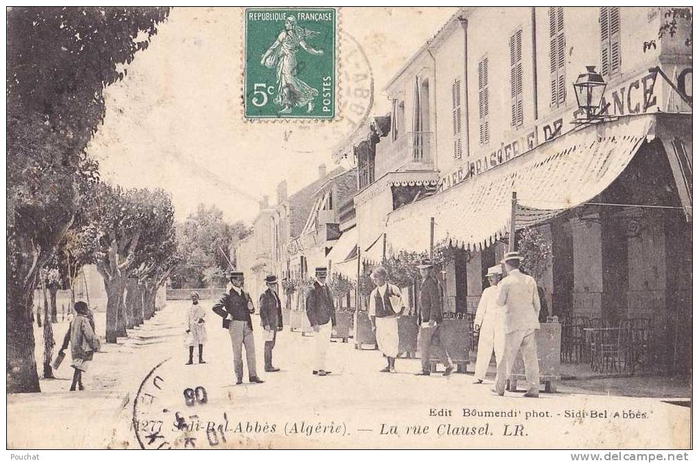 Sidi Bel Abbès.- (Algérie)  La  Rue Clausel     - (belle animation - café brasserie de france)