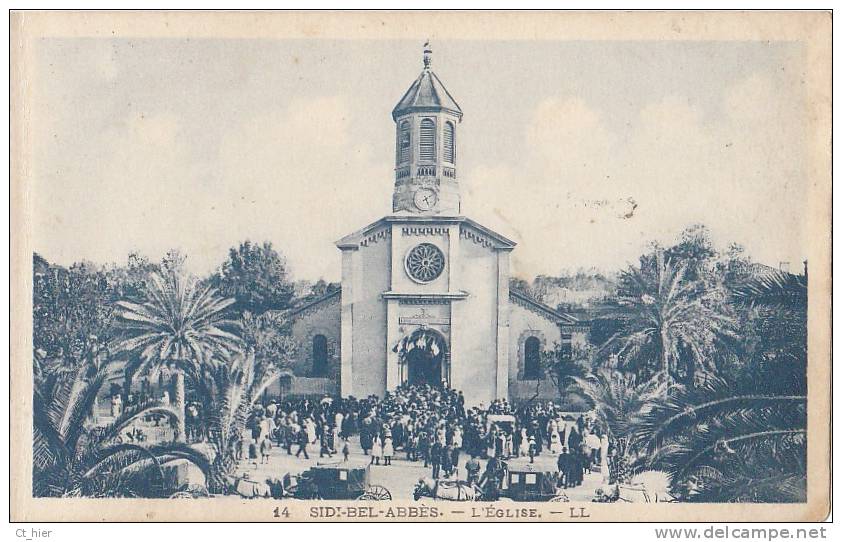 CPA ALGERIE SIDI BEL ABBES l' EGLISE Sortie de MESSE animée
