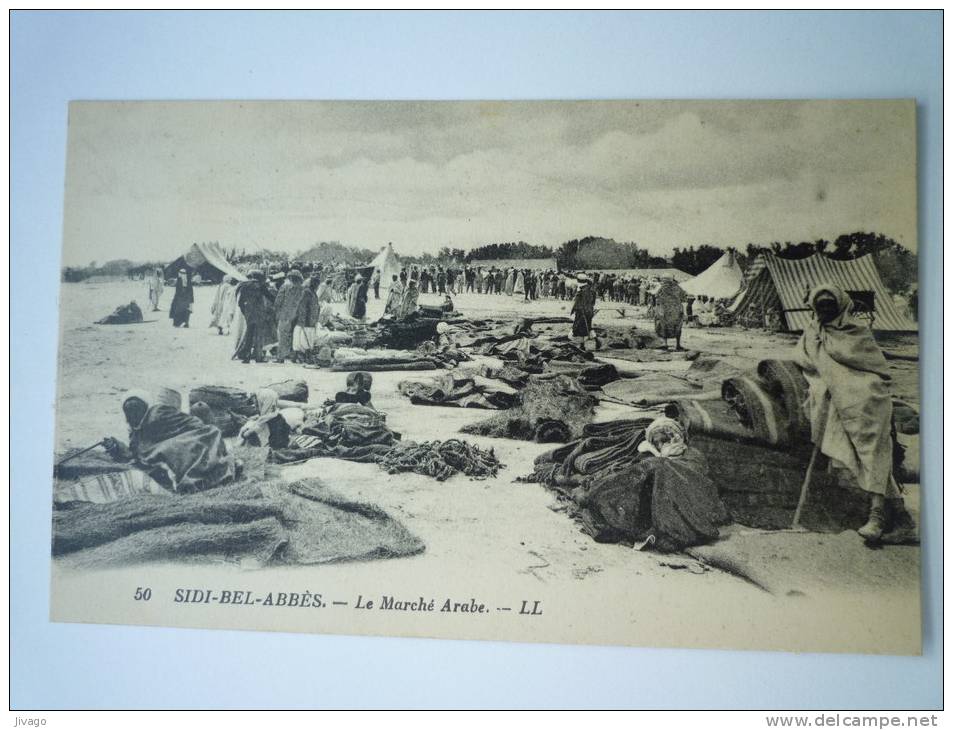 SIDI-BEL-ABBES    Le  Marché  ARABE  -  Belle animation  XXX
