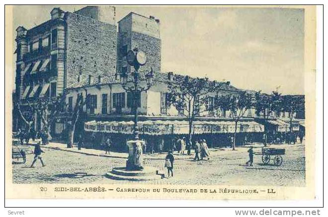 SIDI BEL ABBES. - GRAND BAR DU CENTRE. CARREFOUR DU BOULEVARD DE LA REPUBLIQUE