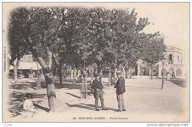 CPA ALGERIE SIDI BEL ABBES Place CARNOT animée 2 Hommes et le THEATRE
