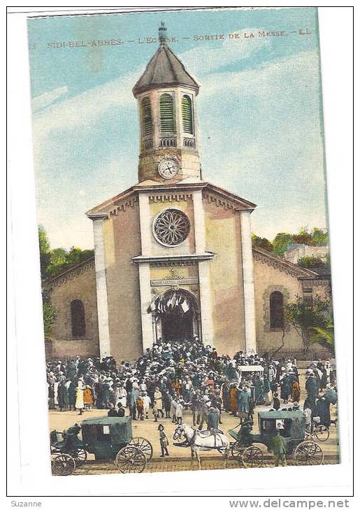 VENTE FLASH, au 1er enchérisseur SIDI BEL ABBES la sortie de messe  (belle carte)