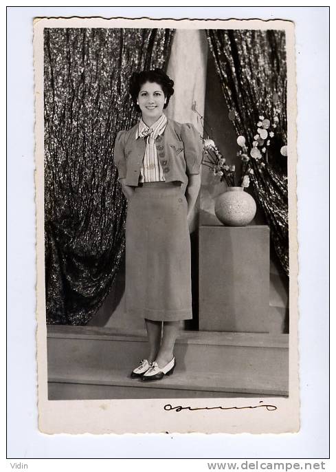 SIDI BEL ABBES - Jeune femme élégante