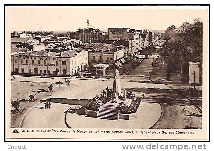cpa Algérie Sidi Bel Abbès, Place Clémenceau, Monument aux Morts