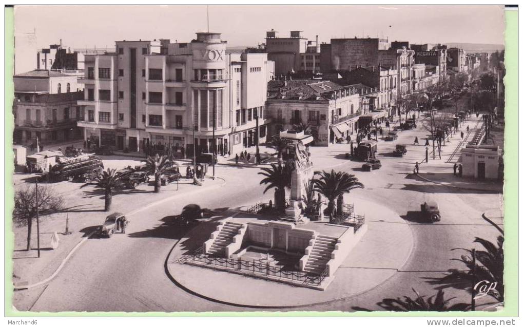 ALGERIE.SIDI BEL ABBES.LA PLACE CLEMENCEAU ET LE MONUMENT AUX MORTS