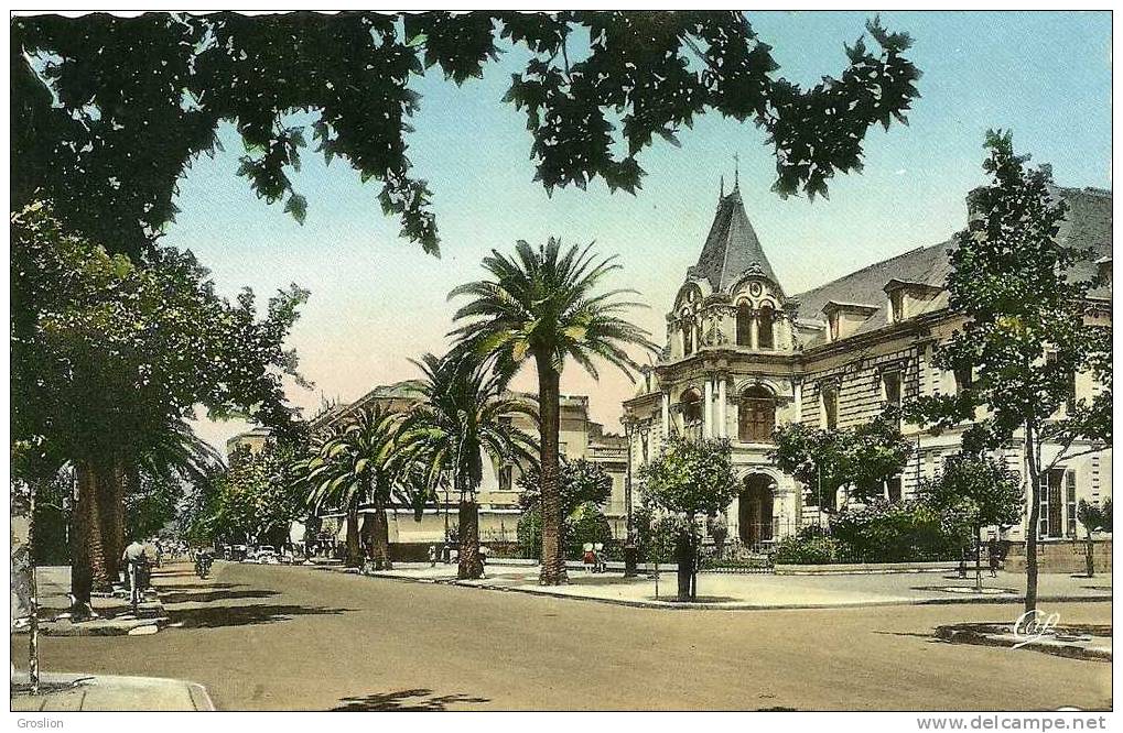 SIDI-BEL-ABBES - BOULEVARD DE LA REPUBLIQUE ET L'HOTEL DE VILLE N° 88