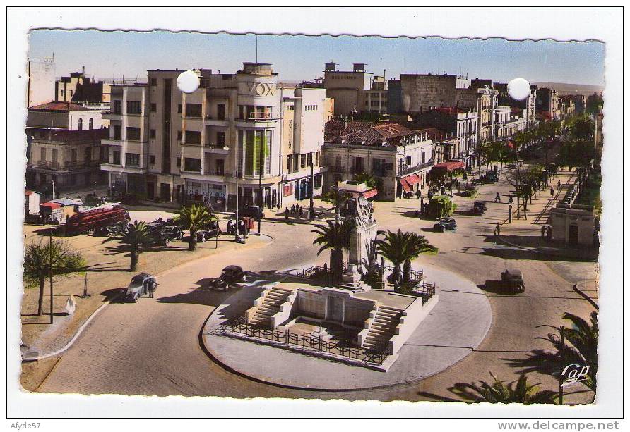 CPA SIDI-BEL-ABBES  (algérie)  Place Clémenceau, en 1957.        (3115)
