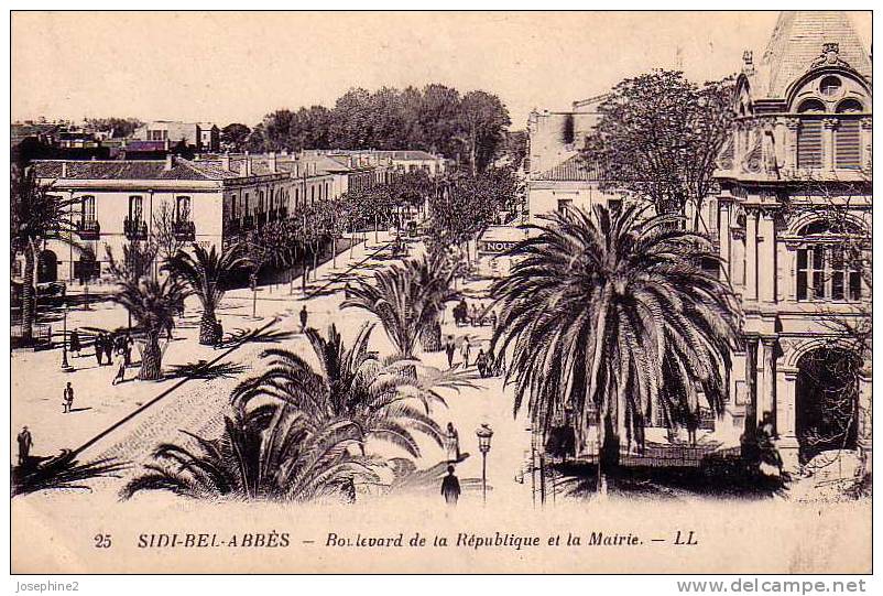 Sidi Bel Abbés - Boulevard de la République et la Mairie -