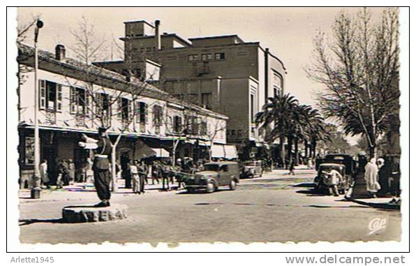 SIDI - BEL -ABBES  Carrefour des Quatre Candélabres et Boulevard de la République