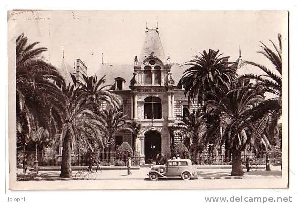 Sidi Bel Abbés - l'hôtel de ville - voiture, petite animation