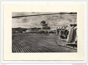 Skida ou Philippeville (Algérie) Hélicoptère Alouete au décolage devant la tour de contrôle de l'aéroport env 1950.