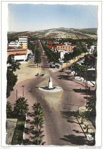 Skilda (Algérie)   Vue sur les allées Barrot et Monument du 3ème Zouave en 1950 (animée) PHILIPPEVILLE.
